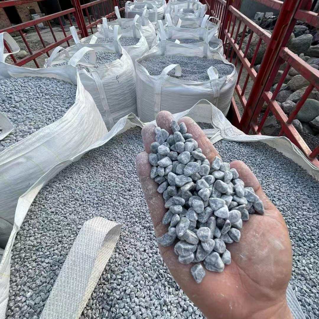 石子现货供应灰色深灰浅灰砾石卵石胶粘石透水地坪水磨石灰石子
