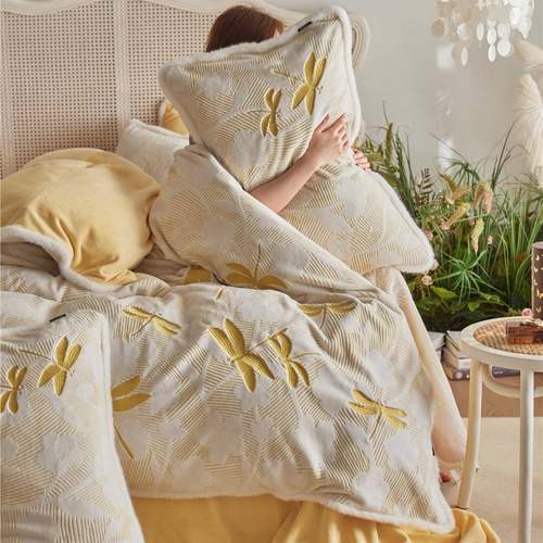 a类着色雕花雕花绒四件套加厚保暖抗静电蜻蜓刺绣床品家纺郁金蜓