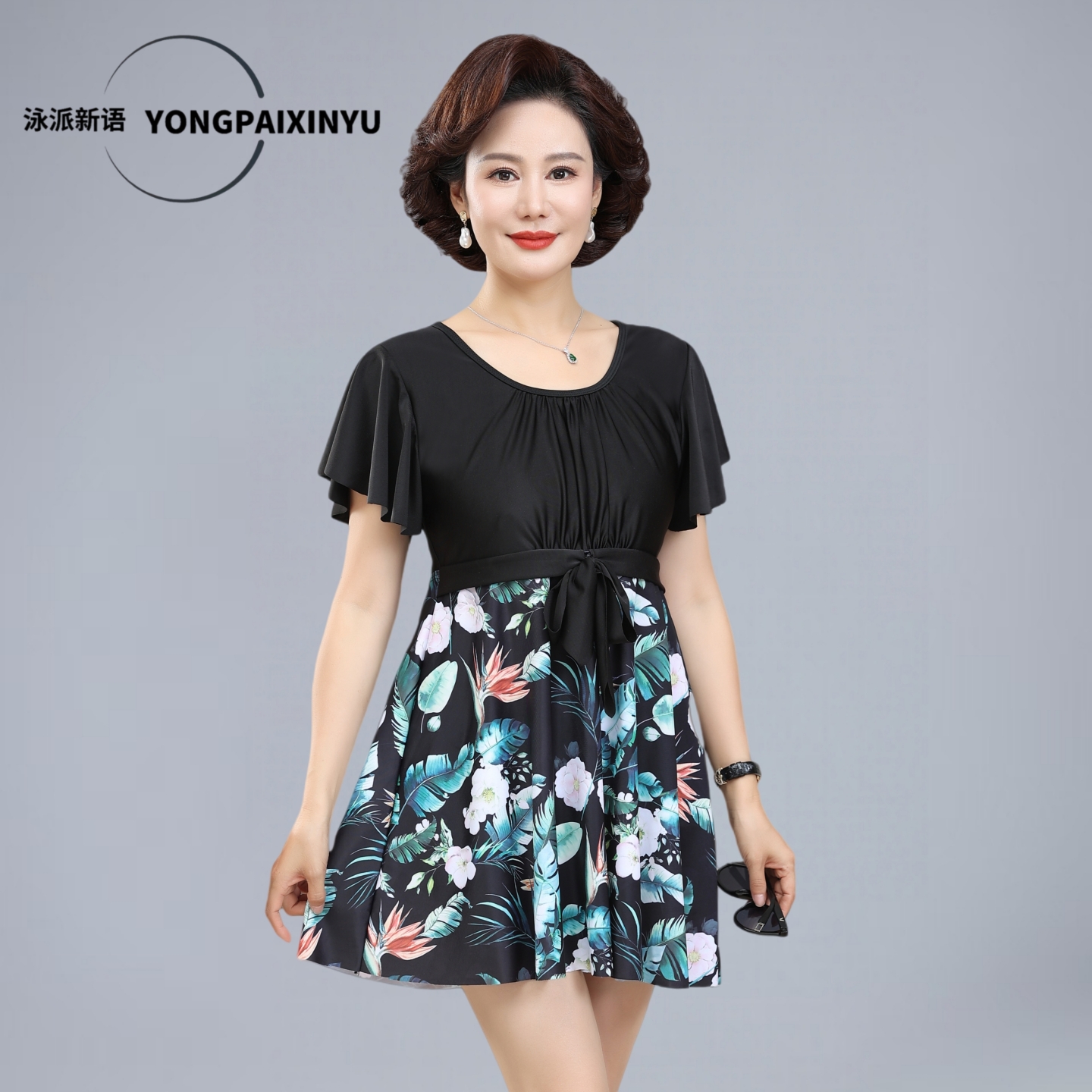 妈妈泳衣中老年女保守高级感遮肚显瘦中年妈妈泡温泉大码分体泳衣