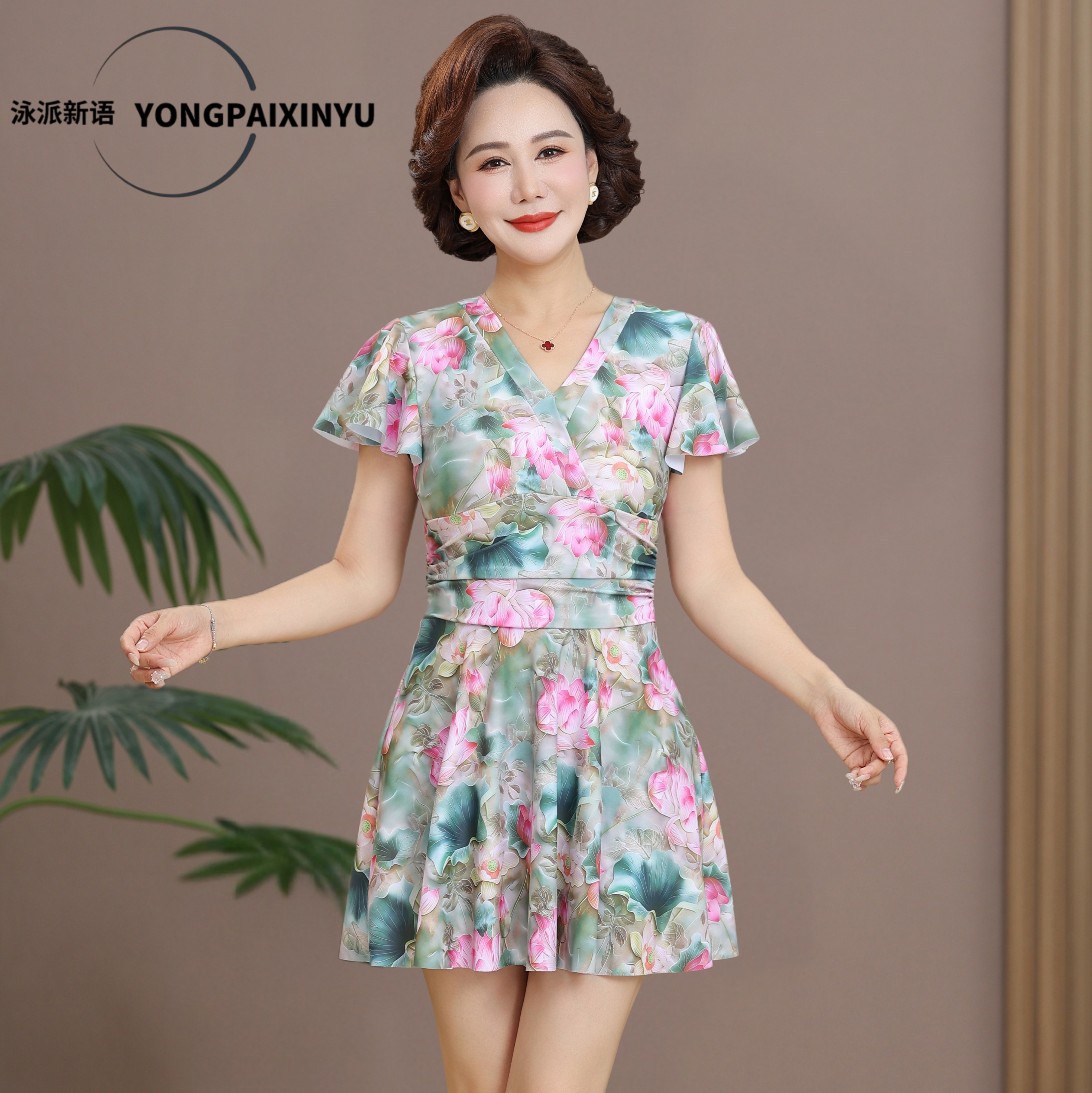 妈妈泳衣女中老年保守新款中年妈妈连体遮肚显瘦大码泡温泉游泳装