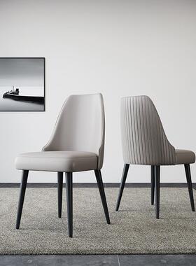 现代家用餐椅轻奢简约高级吃饭椅设计师意式北欧皮凳子小户型餐厅