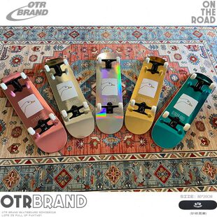 OTR专业枫木双翘板青少年男女生初学者滑板四轮镭射反光金色短板