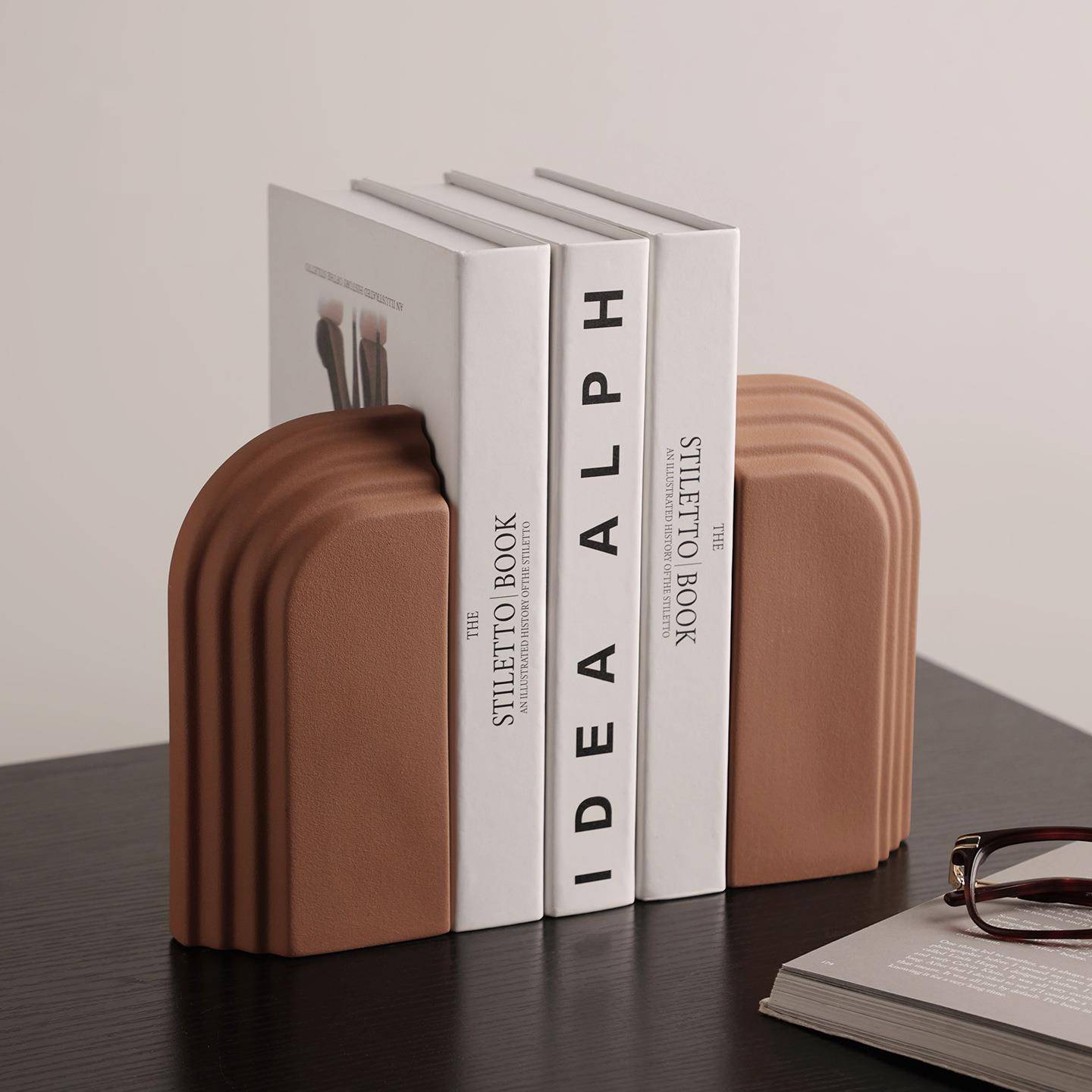 现代简约创意陶瓷书档电视柜酒柜装饰品摆件别墅酒店样板间书靠