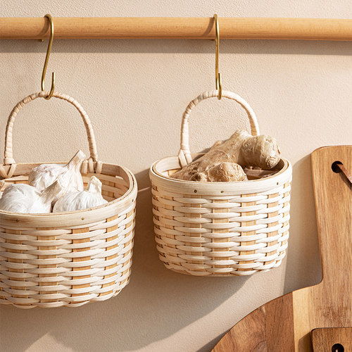 天然白藤条与木片编织单耳小挂篮藤编厨房姜蒜收纳篮壁挂式吊篮筐