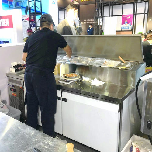 风冷披萨操作台撒料台制冷设备披萨店设备工具冷发面团箱冰柜卧式