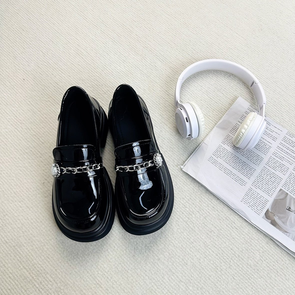 英伦风漆皮乐福鞋女黑色厚底链条装饰一脚蹬通勤百搭单鞋韩版青年