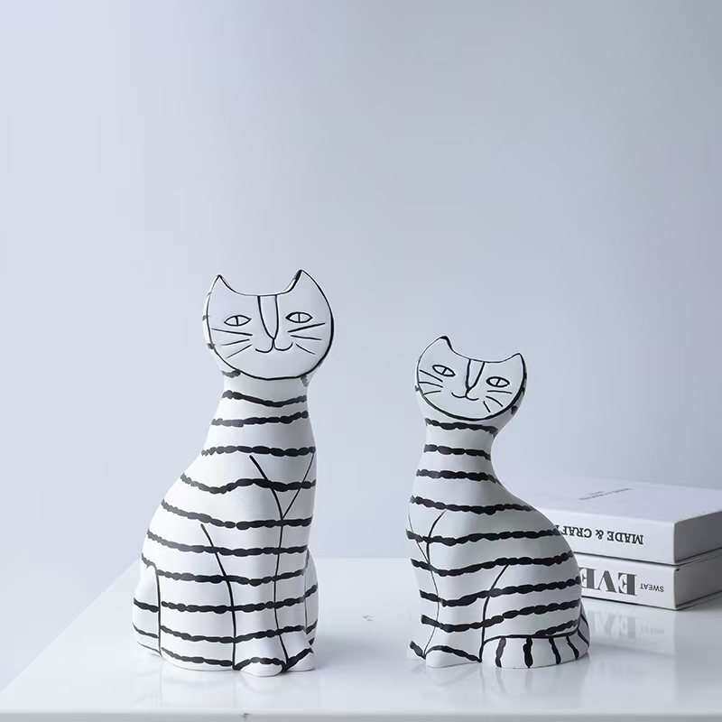 现代简约手绘轻奢黑白条纹猫树脂猫摆件样板房售楼处软装品汤圆猫
