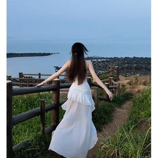 泰国穿搭纯欲风绝美沙滩裙女气质海边度假不规则吊带连衣裙高级感