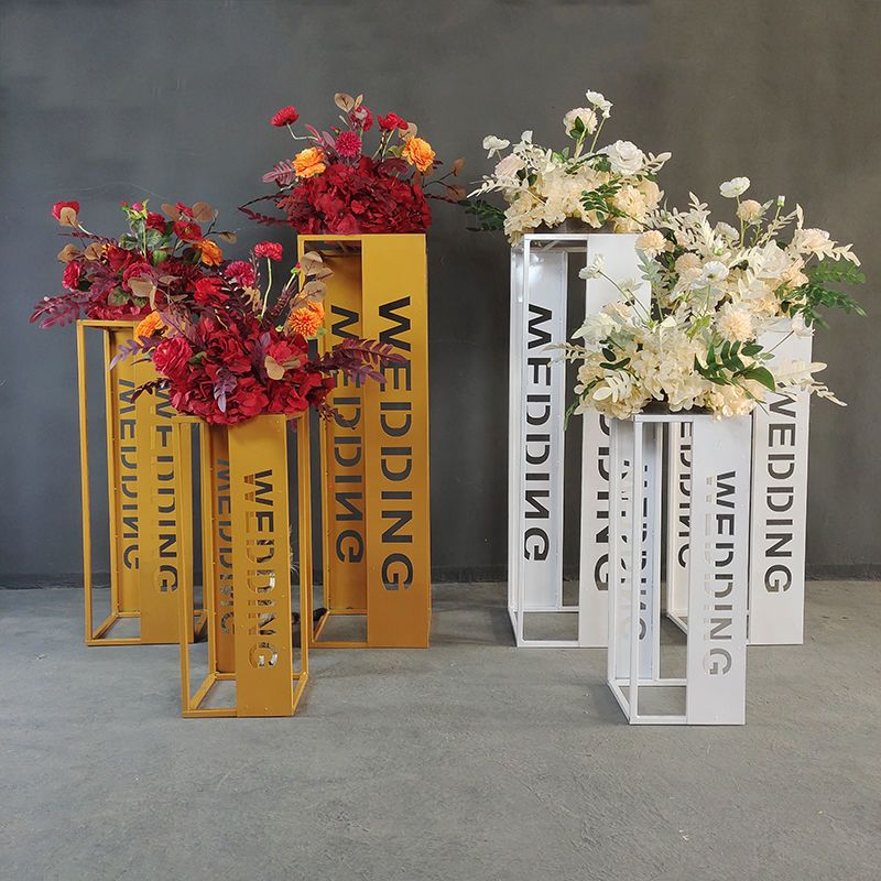 新款婚庆道具雕刻铁艺路引摆件金色几何方框字母路引带花架子装饰