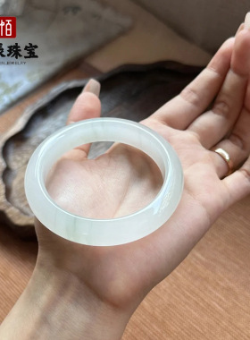 新疆天山翠白月光手镯 天山雪翠白色玉石手镯古风微翠玉镯子