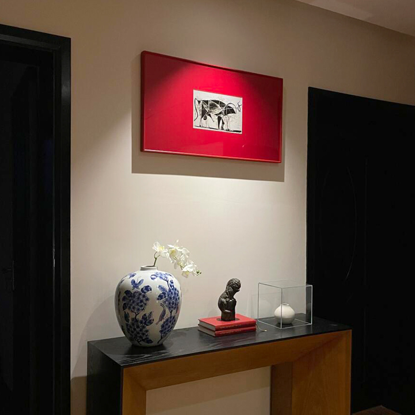 中古包豪斯风格餐边柜墙上装饰画餐厅电视墙背景红色生肖牛的挂画