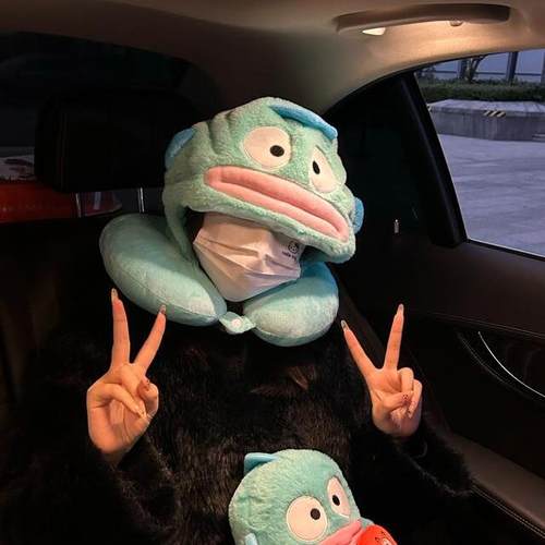 【爱宝】可爱丑鱼圈形枕情侣卡通创意颈枕连帽护颈枕午睡枕U形枕