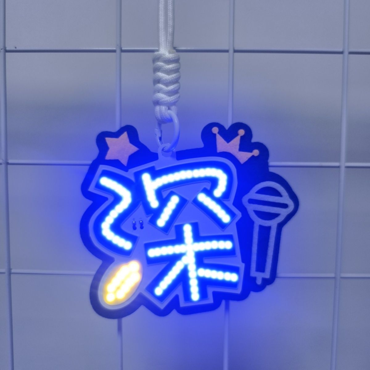 周深演唱会应援物周边cob发光小胸牌超级亮方便携带活动神器