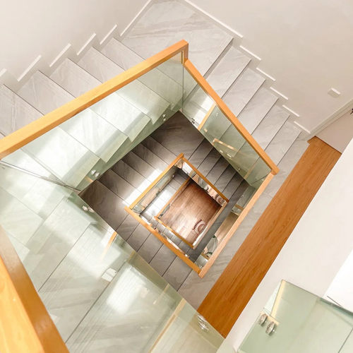 实木扶手楼梯玻璃栏杆卡槽橡木家用别G墅护栏预埋钢槽烤漆木质扶