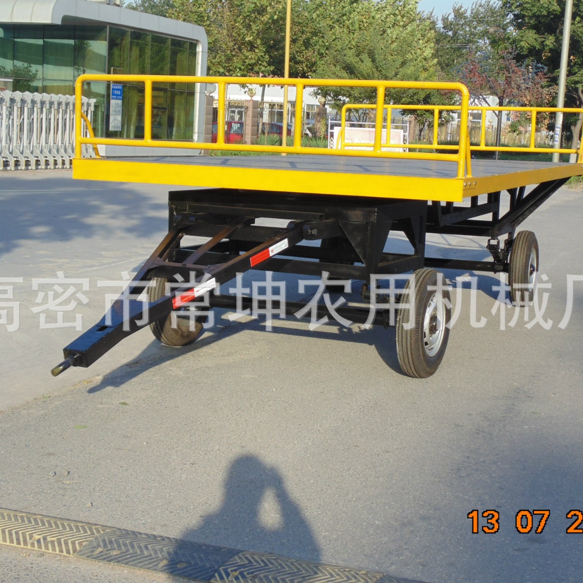 厂家定 制 3吨高围栏平板拖车 牵引平板拖车