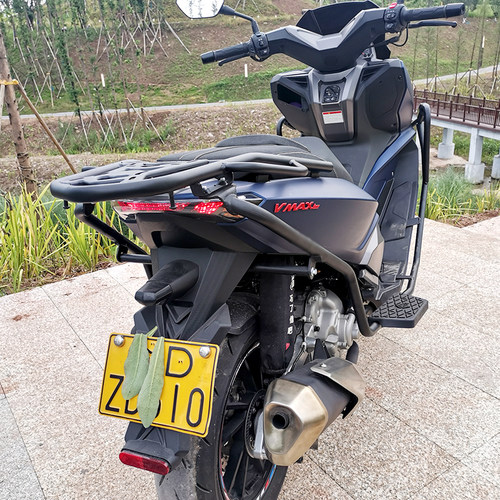 适用于龙嘉Vmax300保险杠前护杠改装配件货架尾箱架脚踏板防摔杠