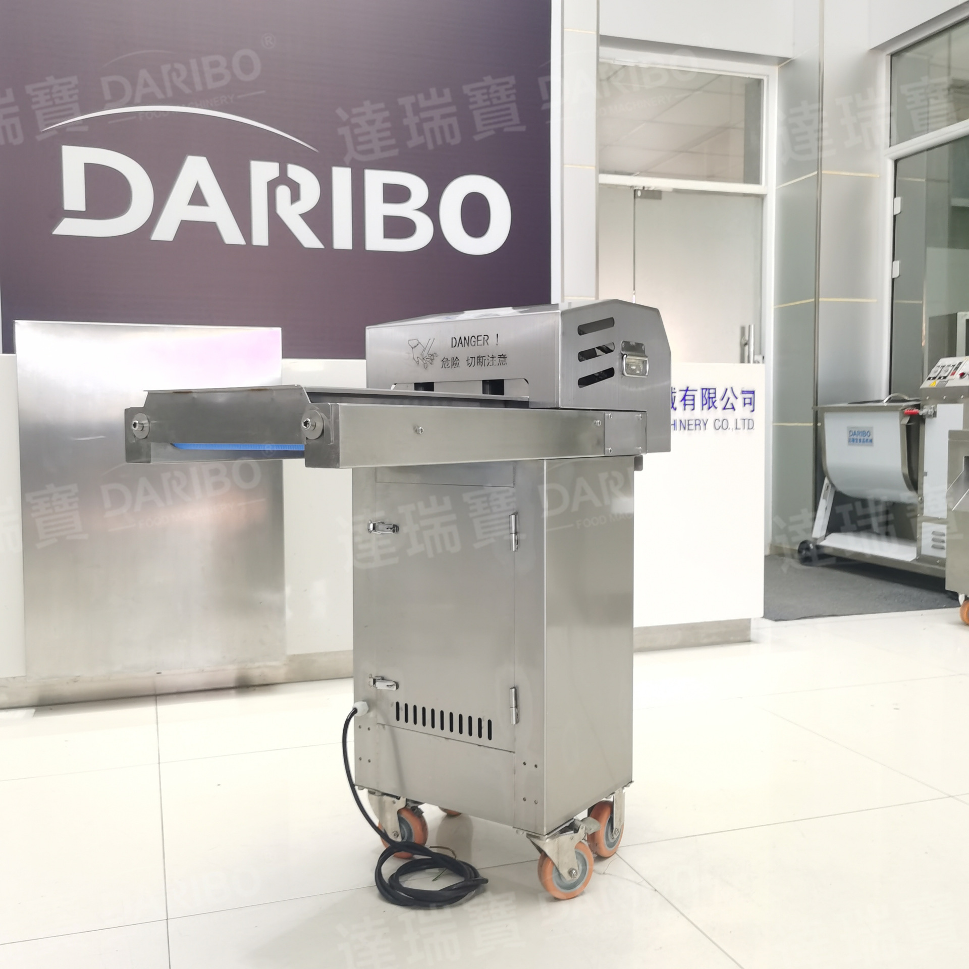 W制作酸辣无骨鸡爪切半机达瑞宝FB302型连续式分半机双路鸡爪分半