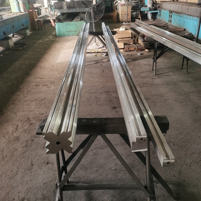 折弯机模具整体多V槽口2.5米65方3.2米80方4米9095方可分段配模托