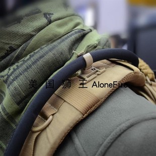 背包扣挂具多功能登山扣户外装配U型手电筒夹水管登山杖固定支架