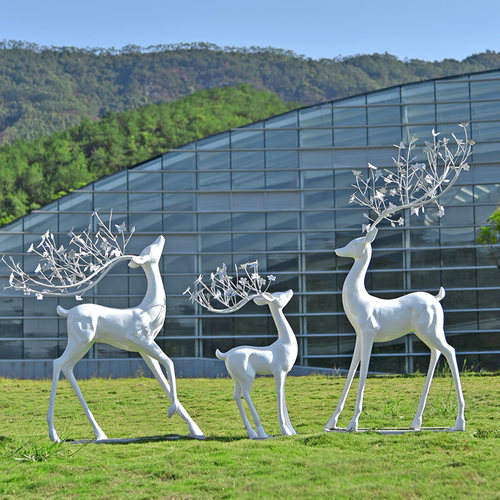 户外抽象梅花鹿雕塑玻璃钢园林景观仿真动物白鹿摆件小区装饰小品