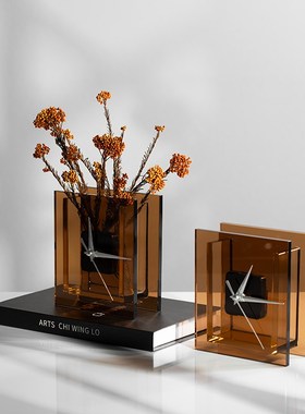 现代轻奢别墅样板间卧室床头柜桌面组合摆件书桌音响台钟软装饰品