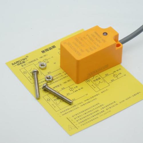 邦拓斯BANGTOS接近开关电感式三线NPN方形型24V感应传感器SN-10NO