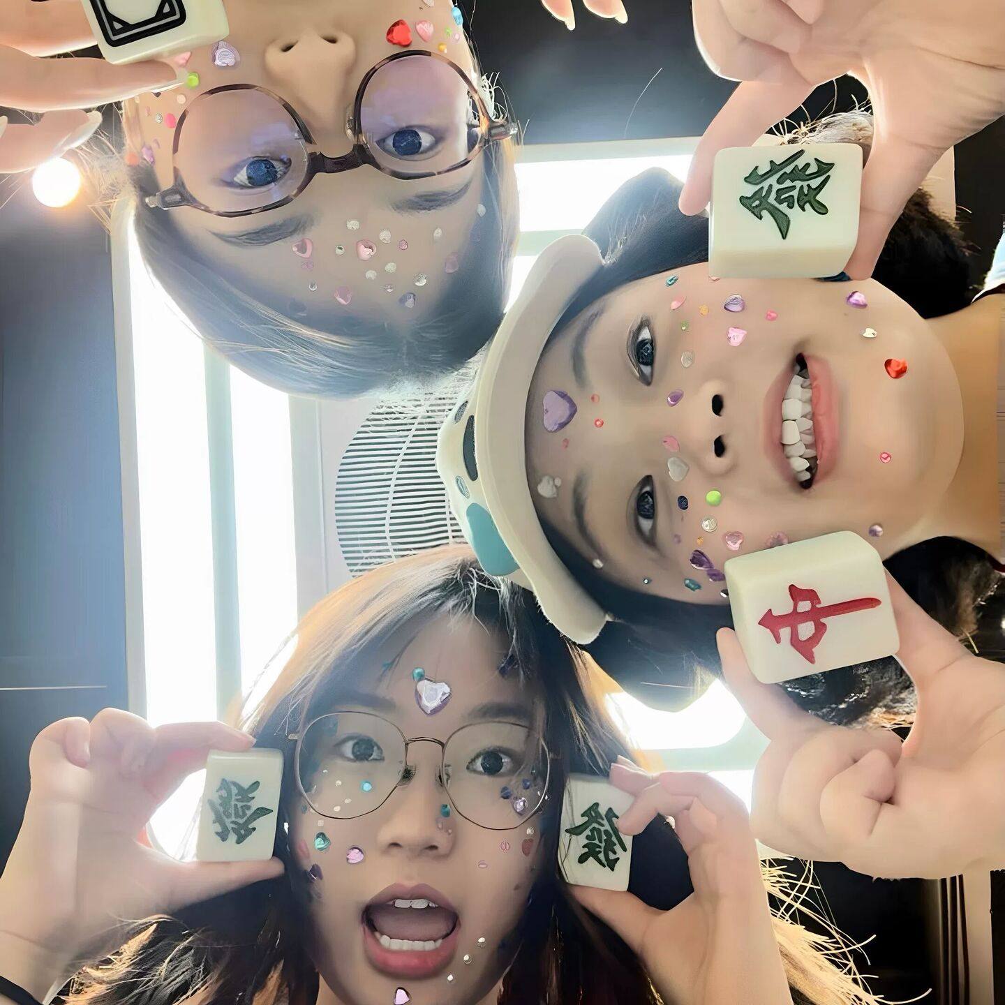 玩麻将惩罚脸上贴纸朋友聚会游戏整蛊贴饰品女生化妆钻石贴脸饰品