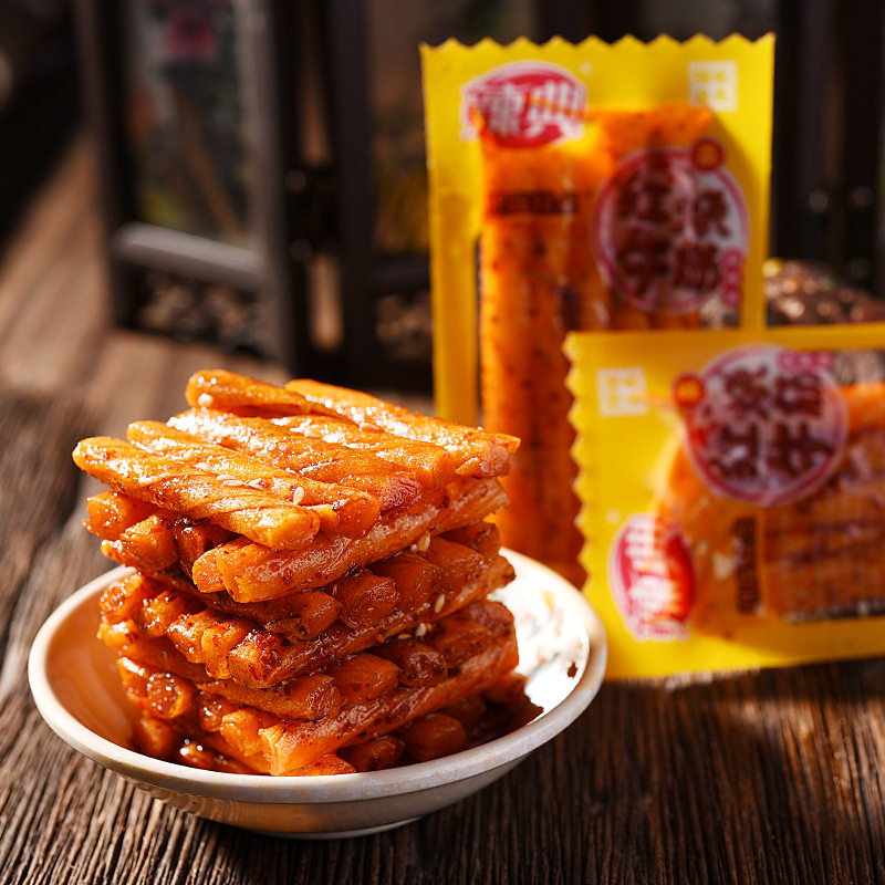 辣条大礼包辣片组合包邮8090儿时怀旧香麻辣湖南特产休闲零食官方