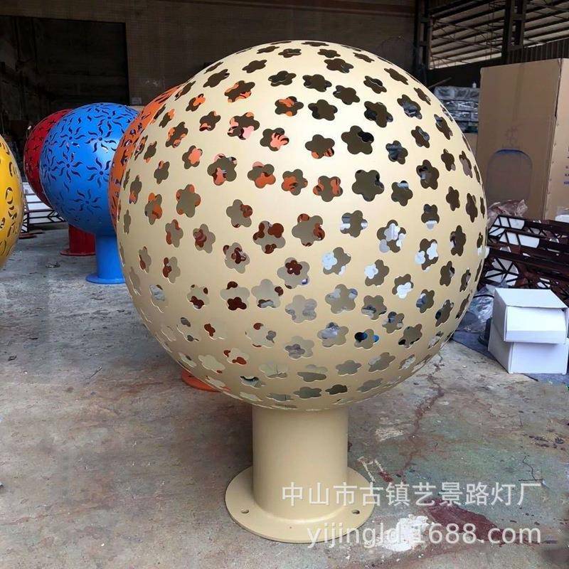 不锈钢球形灯镂空雕塑圆球直径1米雕刻梅兰竹菊景观灯发光灯
