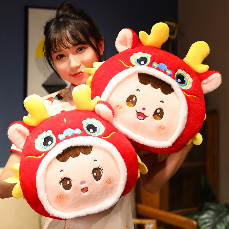 龙年暖手抱枕毯子三合一办公室捂手午睡枕头车载靠枕被子两用女生