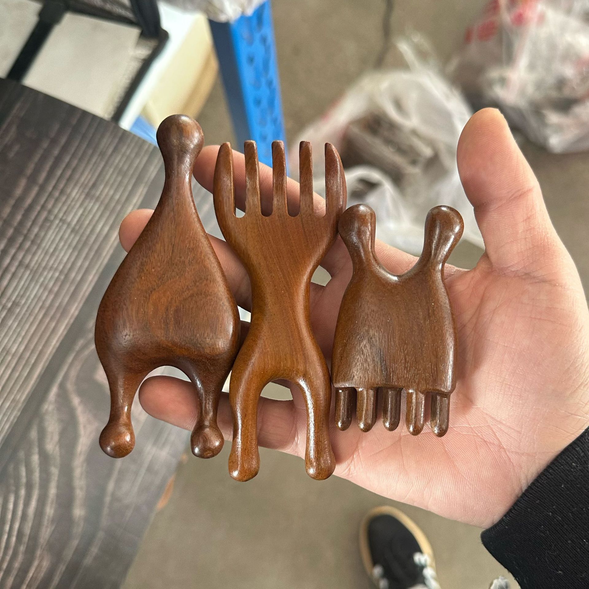 新款金丝檀木鼻刮按摩器眼部鼻梁点穴棒头皮经络五爪按摩梳