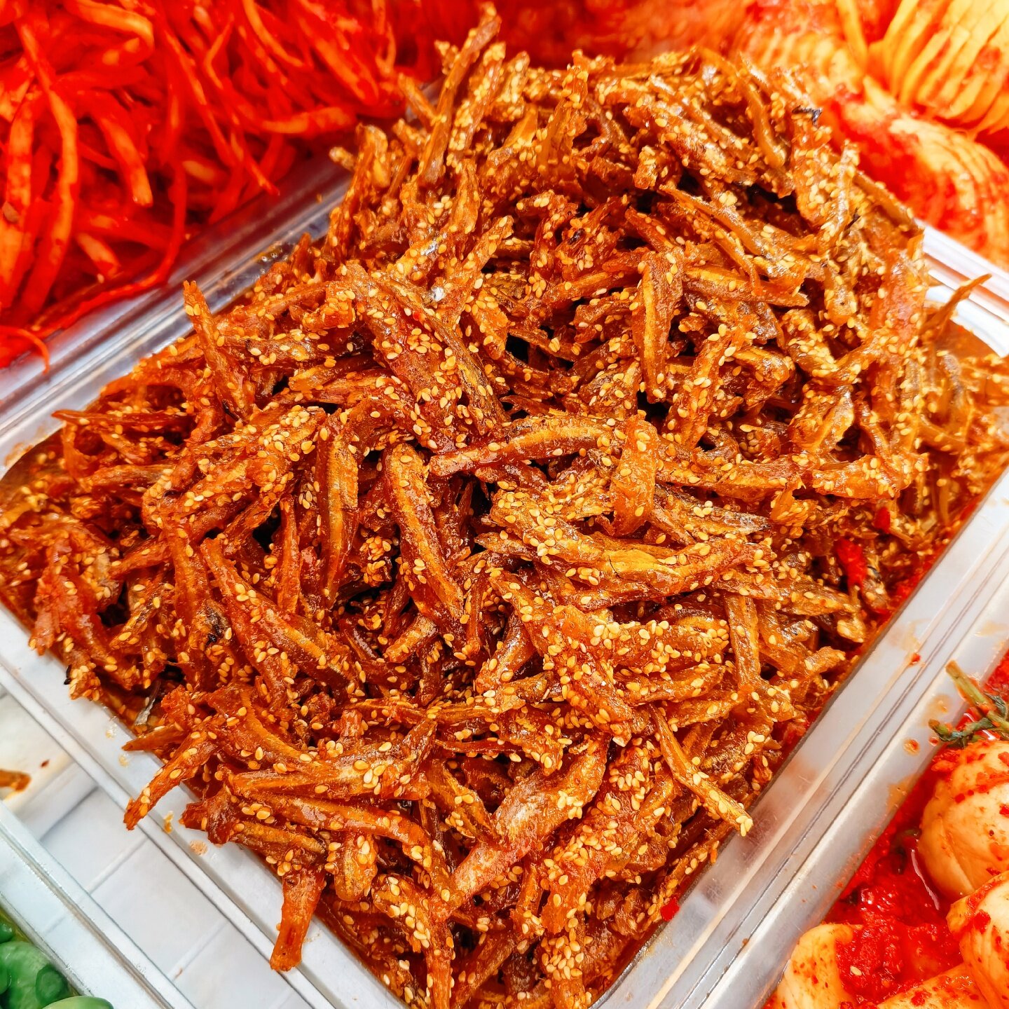 沈阳西塔美食街咸菜泡菜下饭菜麻辣鳗鱼丝小银鱼香酥黄花鱼花生米