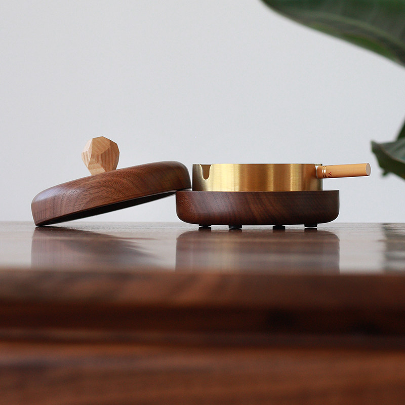 三思工房 日式实木烟灰缸简约带盖防飞灰轻奢家用办公室 创意礼物