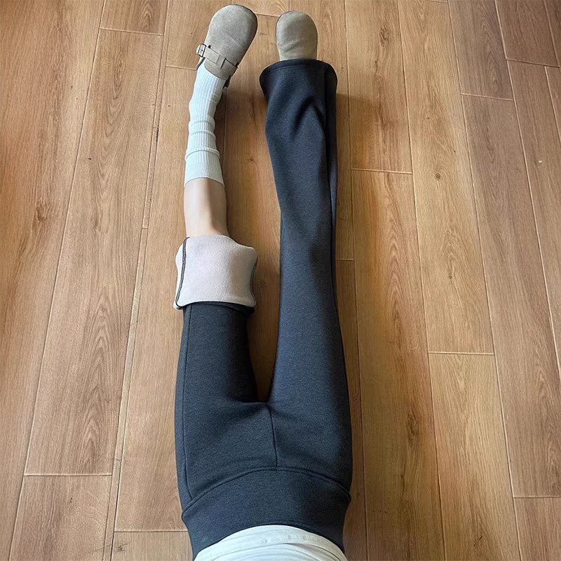 灰色加绒微喇叭裤女秋冬季