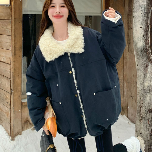 藏青羊羔毛拼接90绒派克羽绒服