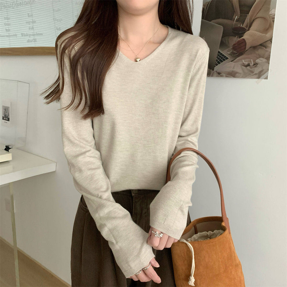高级感软糯V领简约针织打底毛衣女春秋冬季休闲慵懒长袖内搭上衣