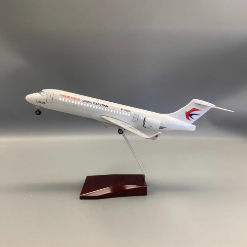 34CM树脂C909中国东方航空飞机模型声控Led灯带轮子飞机玩具摆件