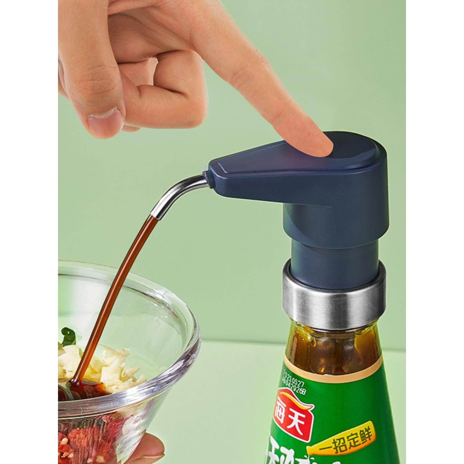 蚝油瓶挤嘴泵头耗油压嘴挤嘴家用耗油瓶神器推式蚝油嘴