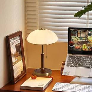 法式中古风卧室床头台灯2025新款办公书桌台灯复古轻奢书房装饰灯