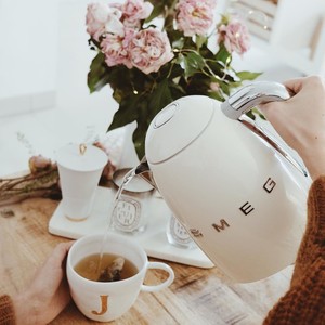 意大利进口 SMEG/斯麦格 KLF04 复古温控恒温保温电热烧水壶 家用