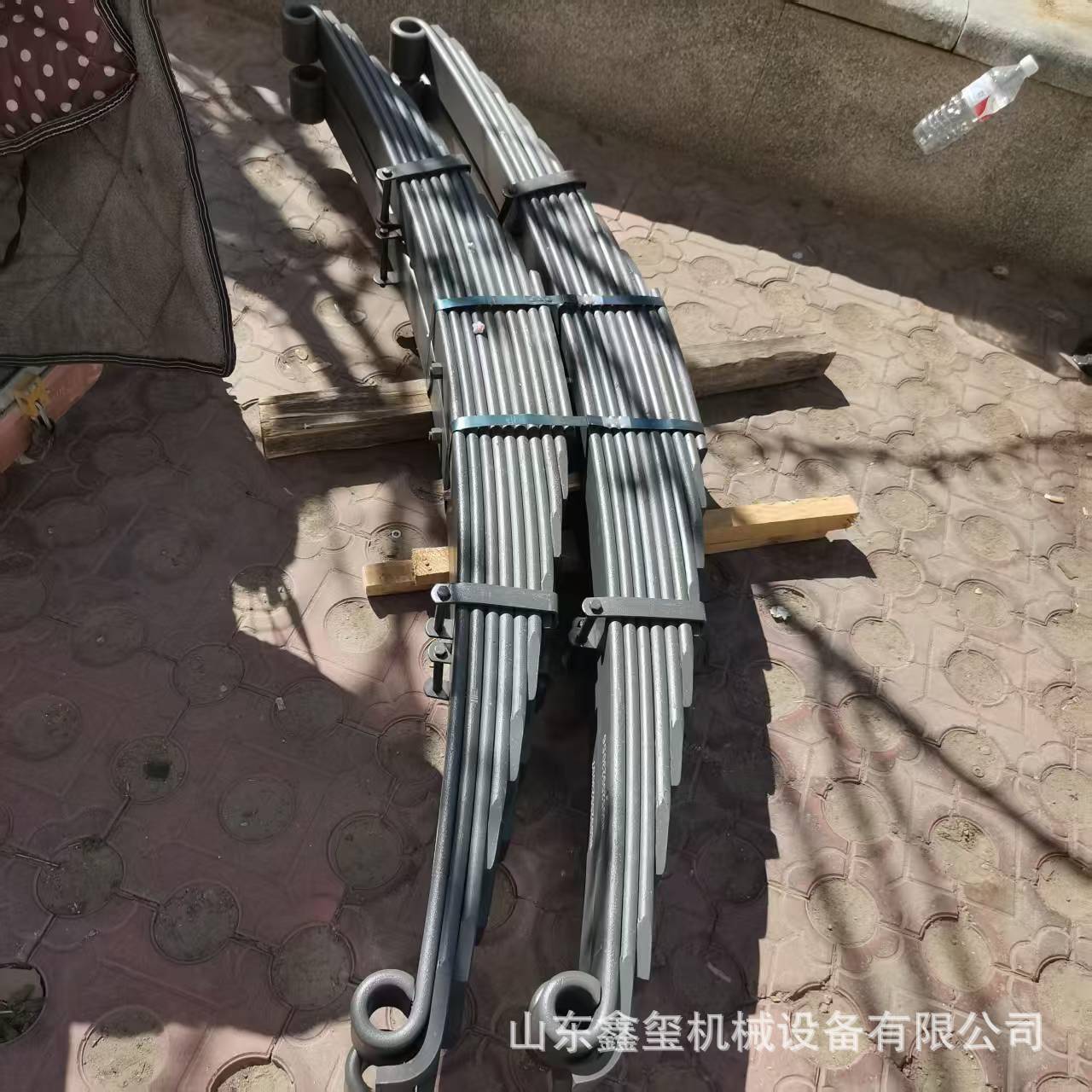 供应中国重汽豪沃配件 DZ96319690060 前钢板弹簧总成 前钢板
