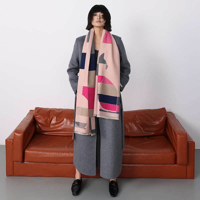 女士潮流高级感气质披肩欧美围巾仿羊绒高颜值设计感几何印花披肩