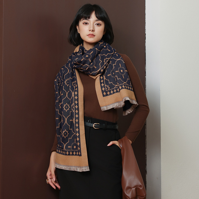 秋季新款简约百搭大披肩女仿羊绒提花围巾高级感保暖防寒围脖