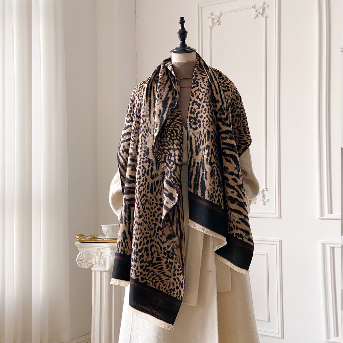 2025欧美秋冬季披肩新款外贸围巾女豹纹围脖仿羊绒保暖长款披肩