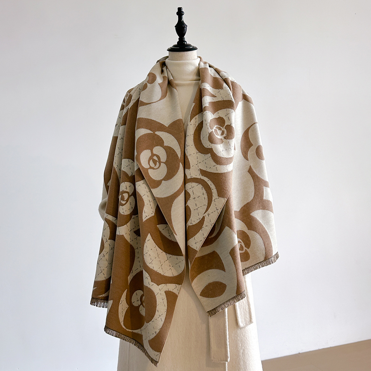 围巾秋冬披肩新款日韩仿羊绒柔软仿羊绒山茶花防寒氛围感保暖围脖