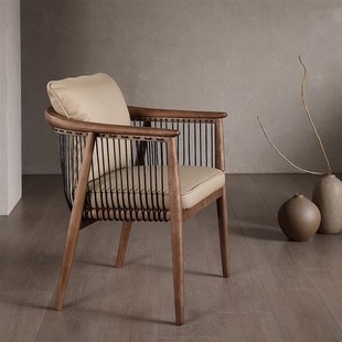 提琴椅新中式餐厅实木q轻奢茶室侘寂设计高级扶手家用胡桃主人椅