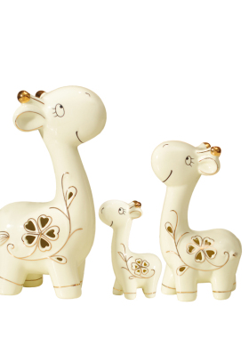 客厅创意陶瓷一家三口摆件一鹿有你家居装饰品结婚礼物送新人一对