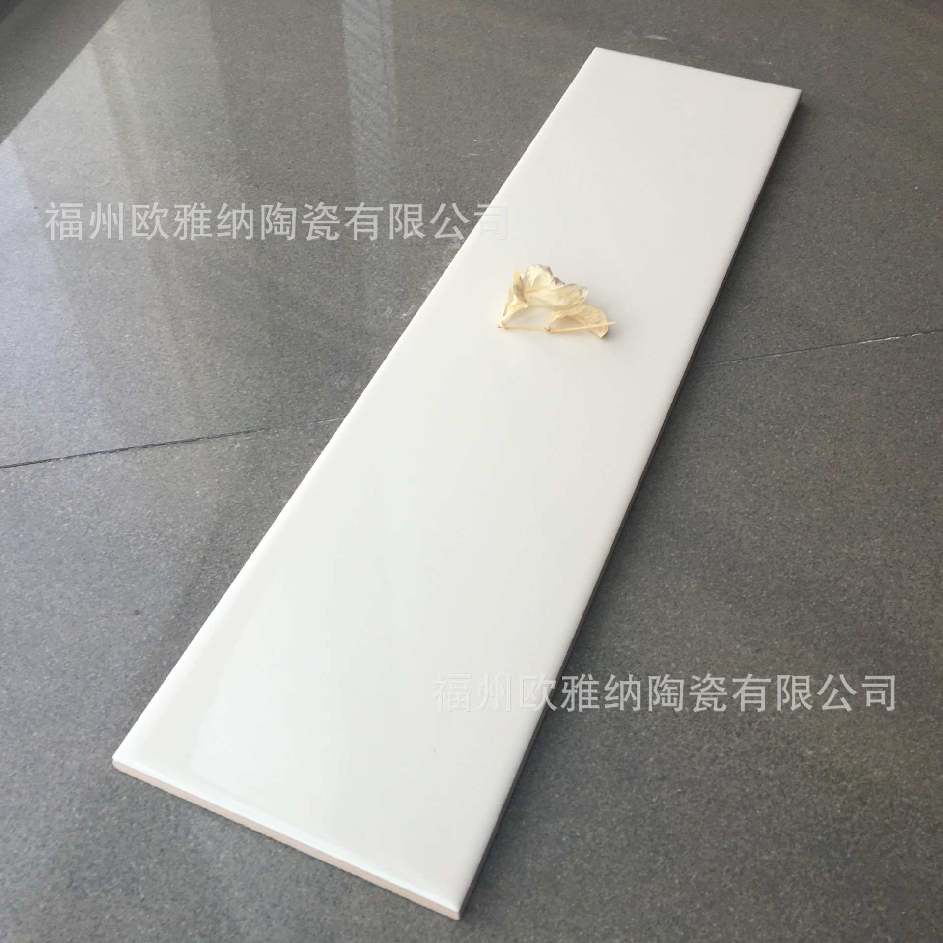 大规格瓷砖卫生间厨房厨房不透水100*400不透水超白斜边