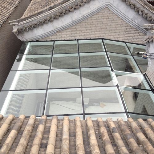 平房上面盖玻璃阳光房,中空夹胶玻璃顶可以站人钢结构制作封露台