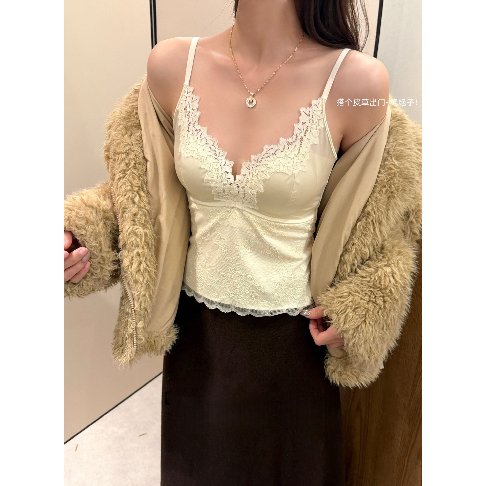 法式性感小吊带背心女带胸垫2026新款蕾丝内搭打底上衣加绒可外穿